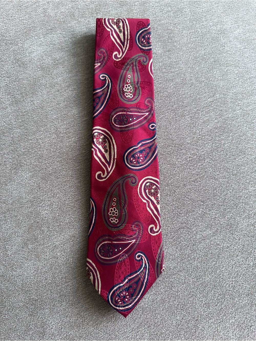 Men's Burgundy Paisley Tie - Elegant Formal Accessory